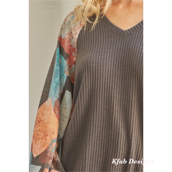 ❤️LAST! V Neck Contrast Sleeve Waffle Knit Top! - Picture 6 of 6